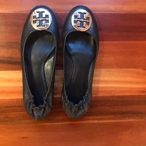 Tory Burch black leather flats Size 11💕